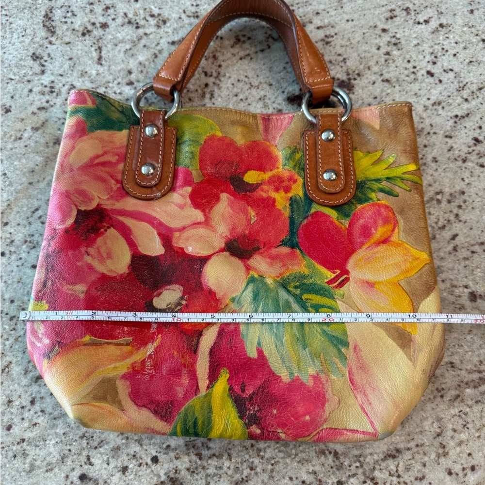Floral Shoulder Bag with Tan Handles - Picture 4 of 10